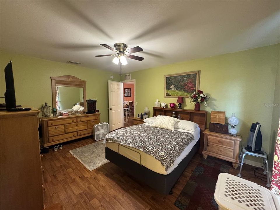 For Sale: $215,000 (3 beds, 2 baths, 1185 Square Feet)