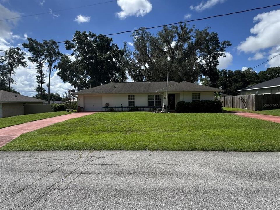 For Sale: $215,000 (3 beds, 2 baths, 1185 Square Feet)