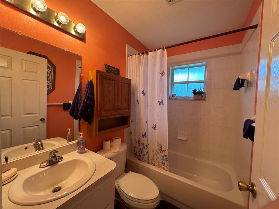 For Sale: $215,000 (3 beds, 2 baths, 1185 Square Feet)