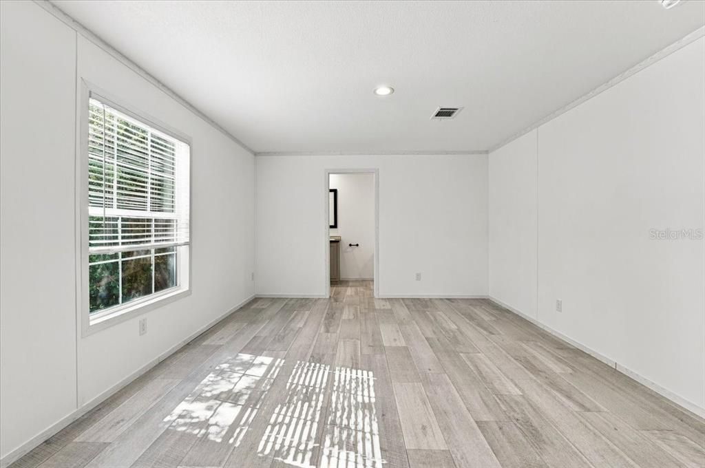 For Sale: $239,999 (3 beds, 2 baths, 1493 Square Feet)