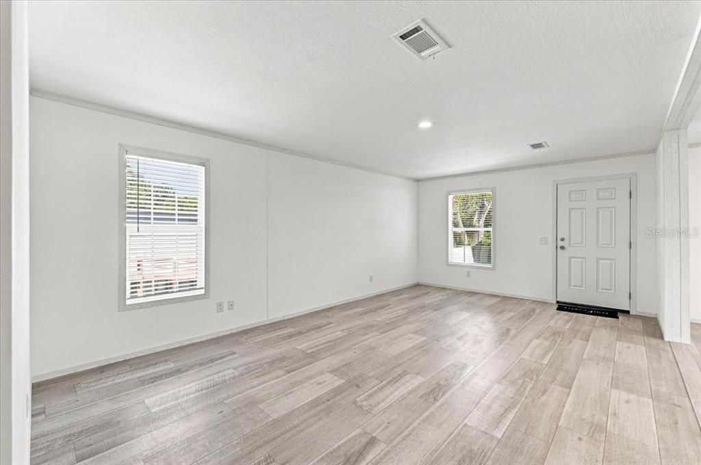 For Sale: $239,999 (3 beds, 2 baths, 1493 Square Feet)