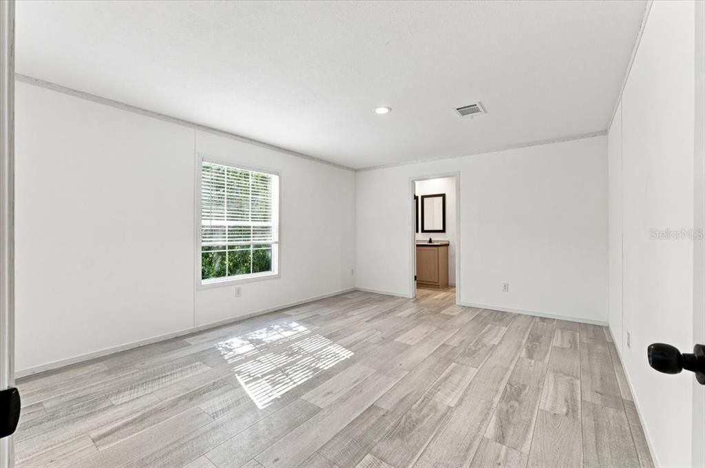 For Sale: $239,999 (3 beds, 2 baths, 1493 Square Feet)