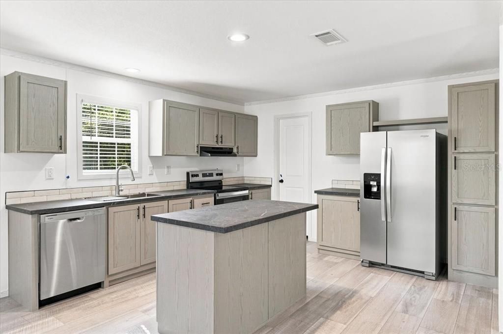 For Sale: $239,999 (3 beds, 2 baths, 1493 Square Feet)