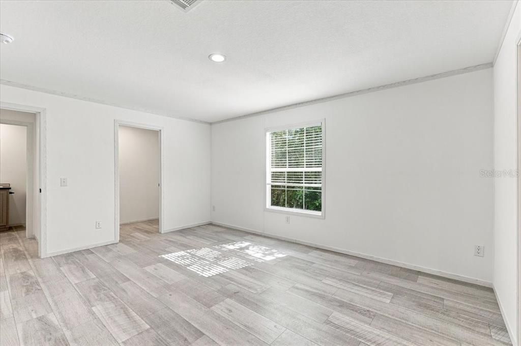 For Sale: $239,999 (3 beds, 2 baths, 1493 Square Feet)