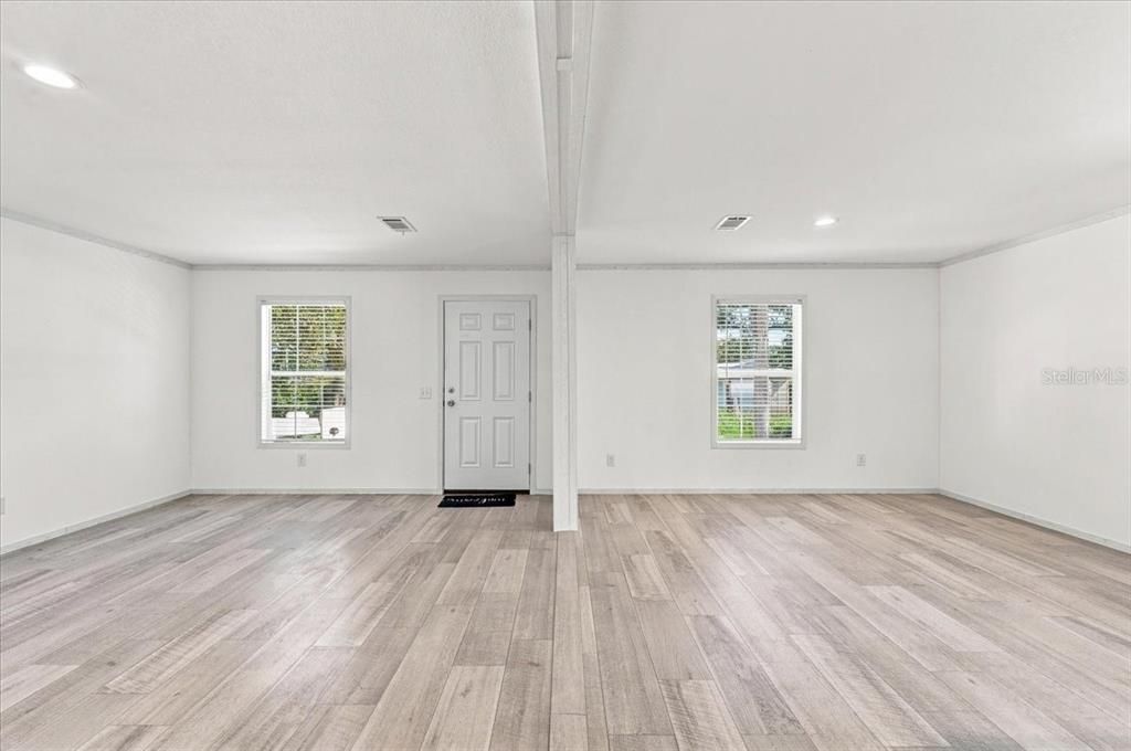 For Sale: $239,999 (3 beds, 2 baths, 1493 Square Feet)