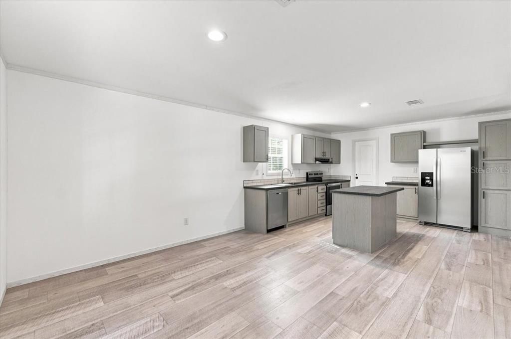 For Sale: $239,999 (3 beds, 2 baths, 1493 Square Feet)