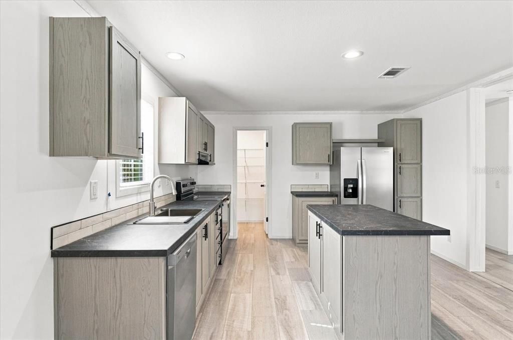 For Sale: $239,999 (3 beds, 2 baths, 1493 Square Feet)
