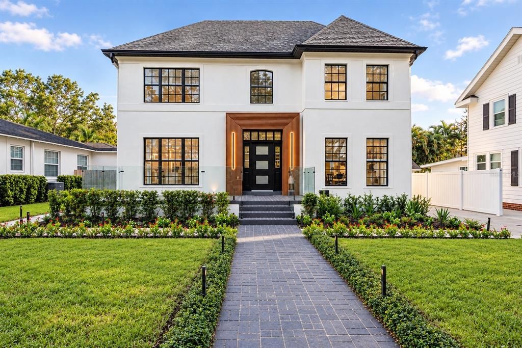 For Sale: $2,095,000 (4 beds, 2 baths, 2660 Square Feet)