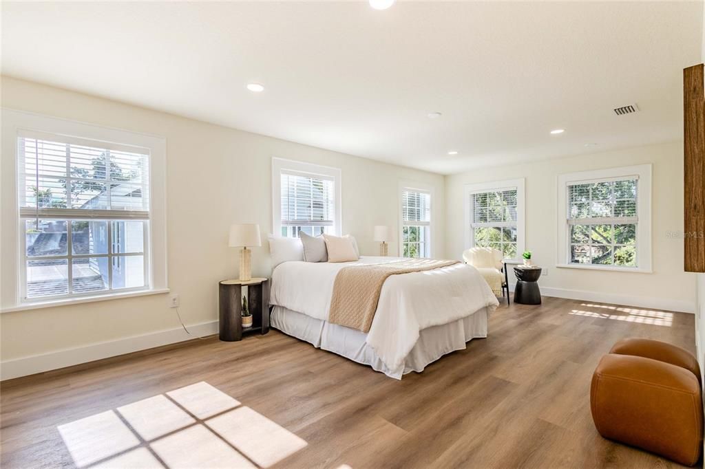 For Sale: $2,095,000 (4 beds, 2 baths, 2660 Square Feet)