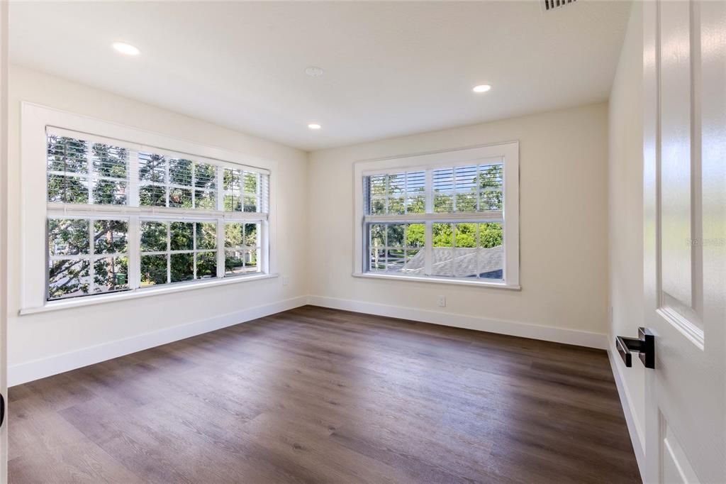 For Sale: $2,095,000 (4 beds, 2 baths, 2660 Square Feet)