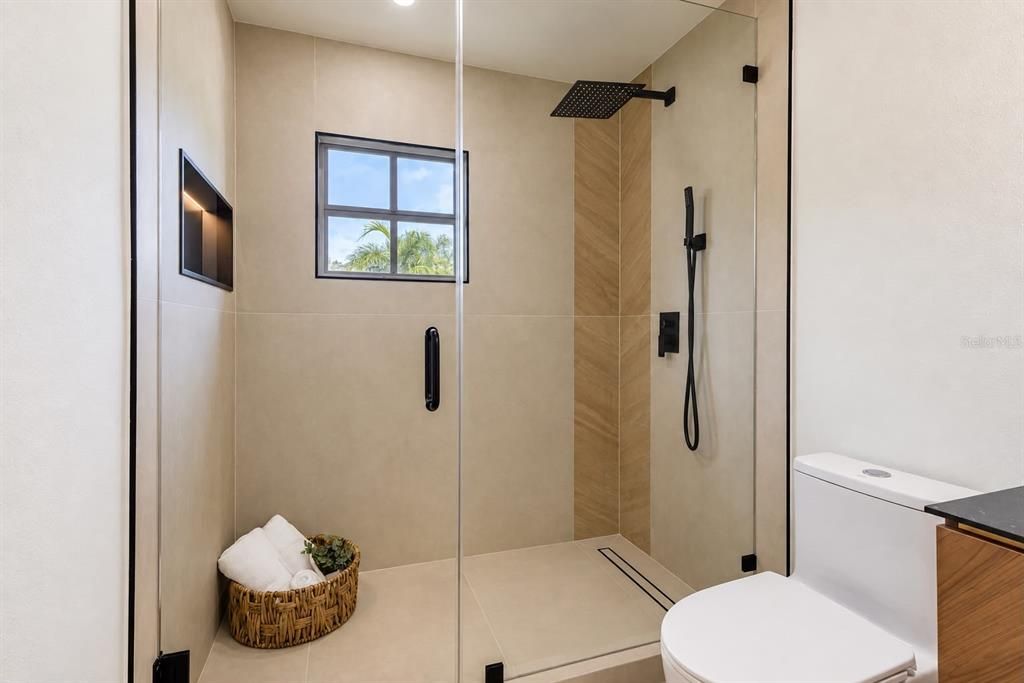 For Sale: $2,095,000 (4 beds, 2 baths, 2660 Square Feet)