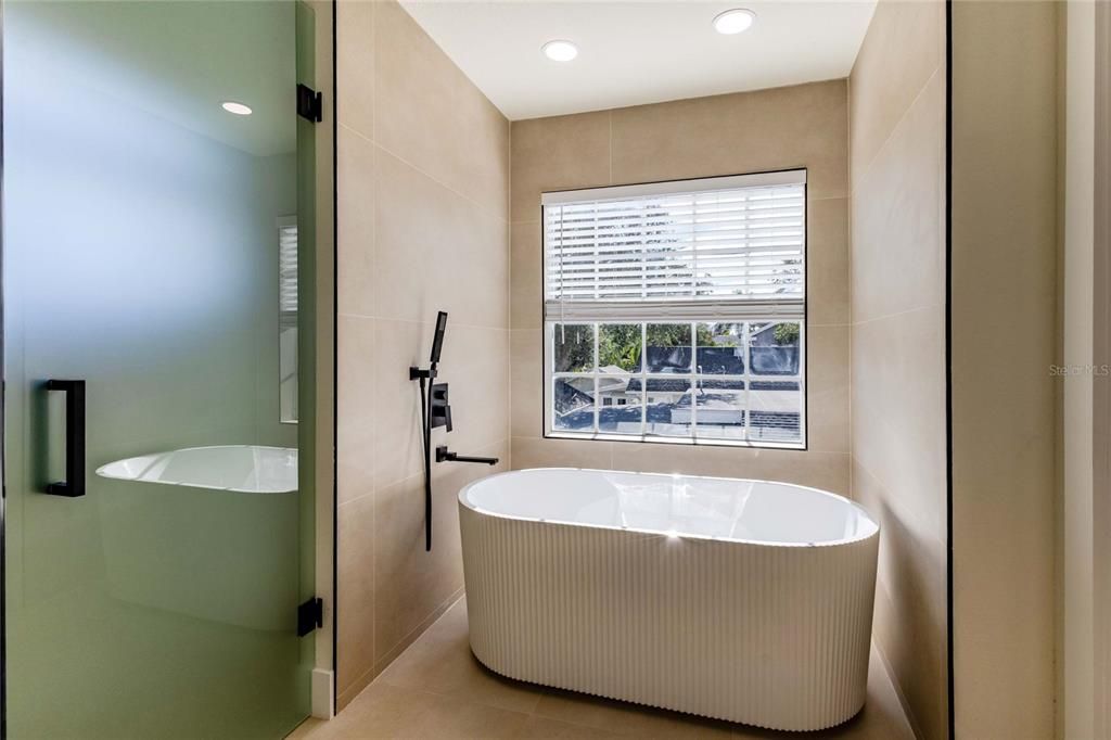 For Sale: $2,095,000 (4 beds, 2 baths, 2660 Square Feet)