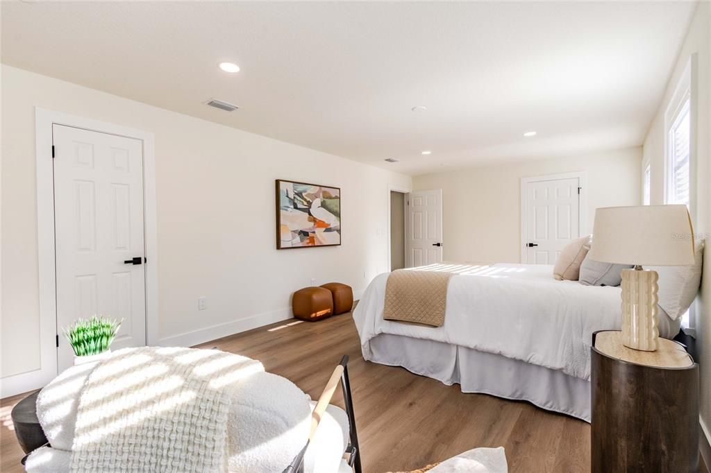 For Sale: $2,095,000 (4 beds, 2 baths, 2660 Square Feet)