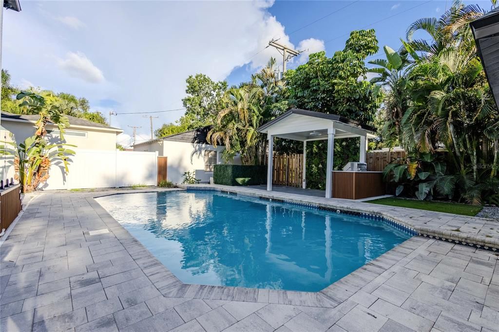 For Sale: $2,095,000 (4 beds, 2 baths, 2660 Square Feet)