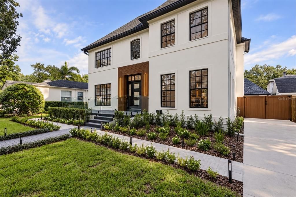 For Sale: $2,095,000 (4 beds, 2 baths, 2660 Square Feet)
