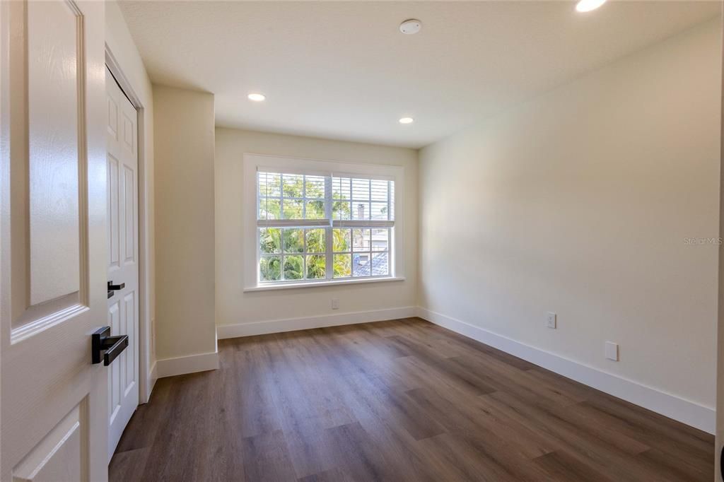 For Sale: $2,095,000 (4 beds, 2 baths, 2660 Square Feet)
