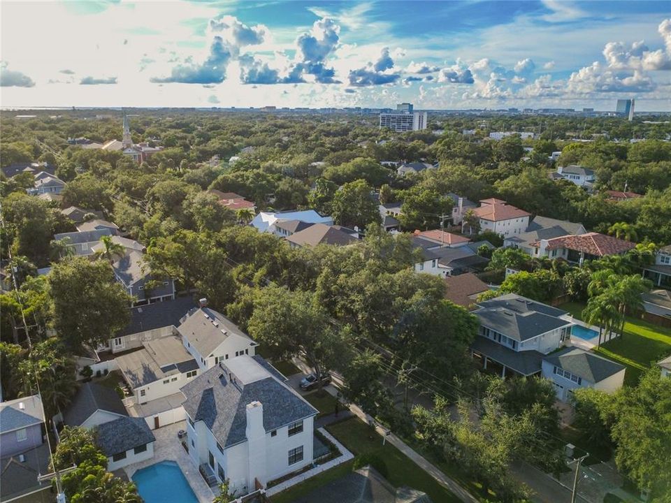For Sale: $2,095,000 (4 beds, 2 baths, 2660 Square Feet)