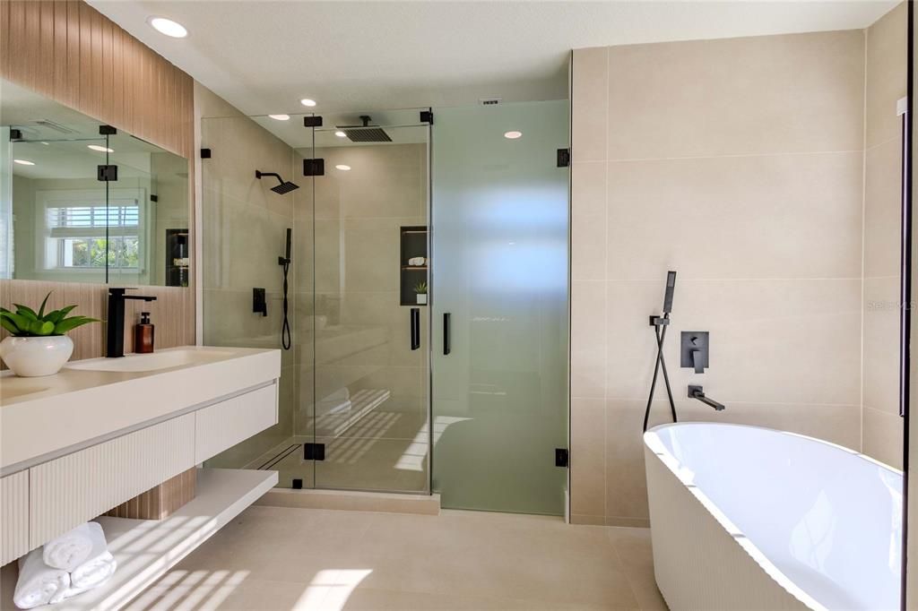 For Sale: $2,095,000 (4 beds, 2 baths, 2660 Square Feet)