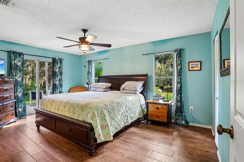For Sale: $389,000 (2 beds, 2 baths, 1298 Square Feet)