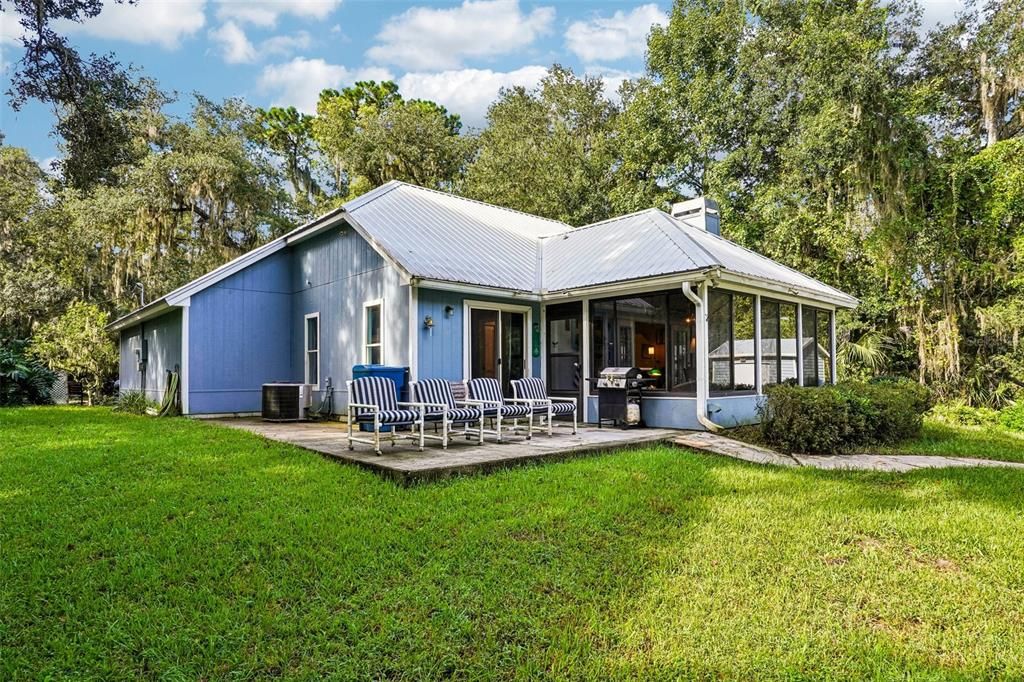 For Sale: $389,000 (2 beds, 2 baths, 1298 Square Feet)