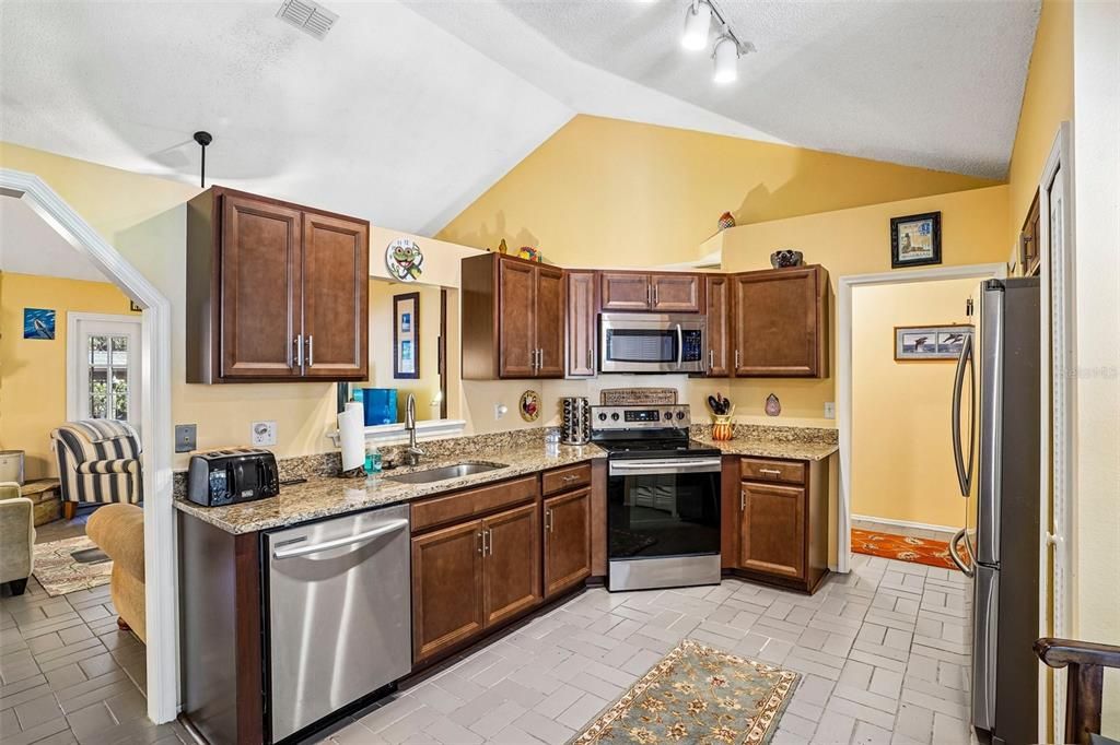For Sale: $389,000 (2 beds, 2 baths, 1298 Square Feet)