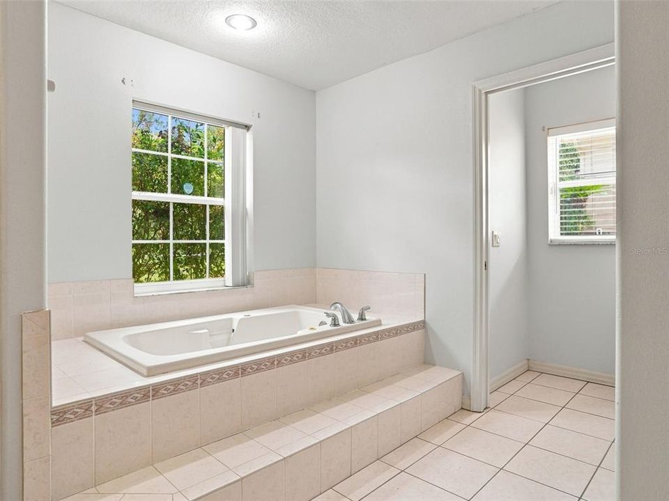For Sale: $430,000 (3 beds, 2 baths, 2386 Square Feet)