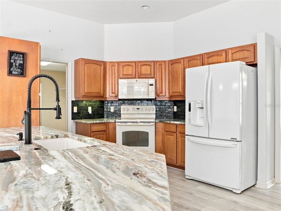 For Sale: $430,000 (3 beds, 2 baths, 2386 Square Feet)