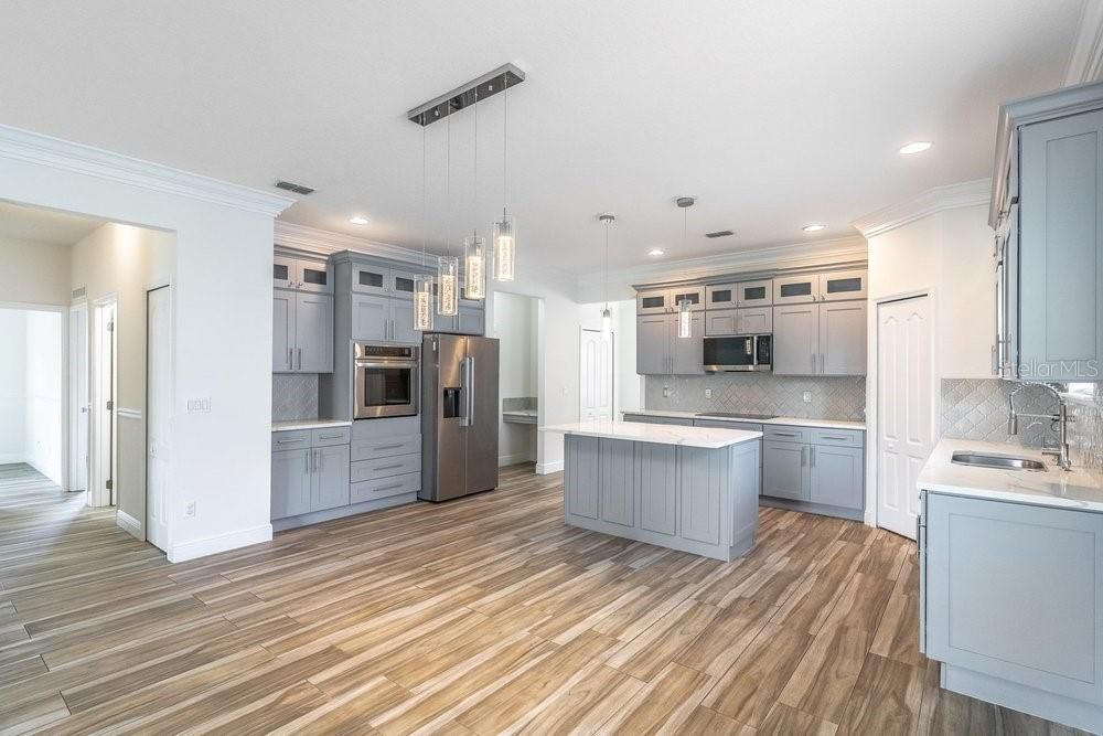 For Sale: $322,900 (4 beds, 2 baths, 1990 Square Feet)