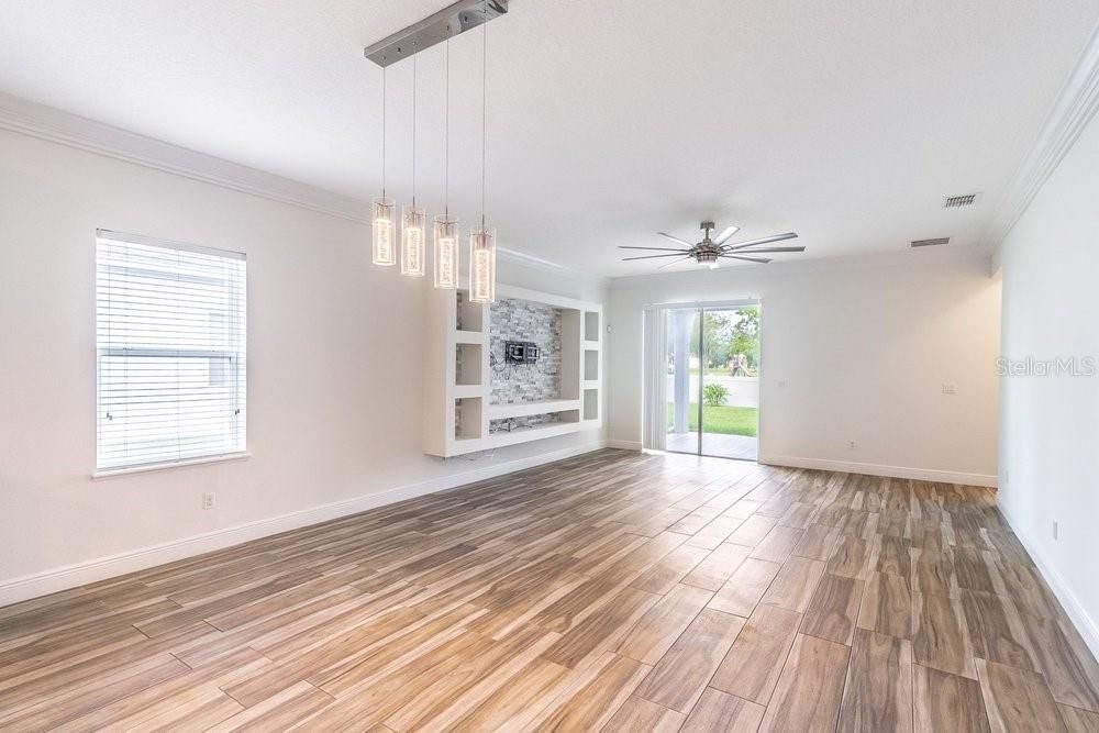 For Sale: $322,900 (4 beds, 2 baths, 1990 Square Feet)