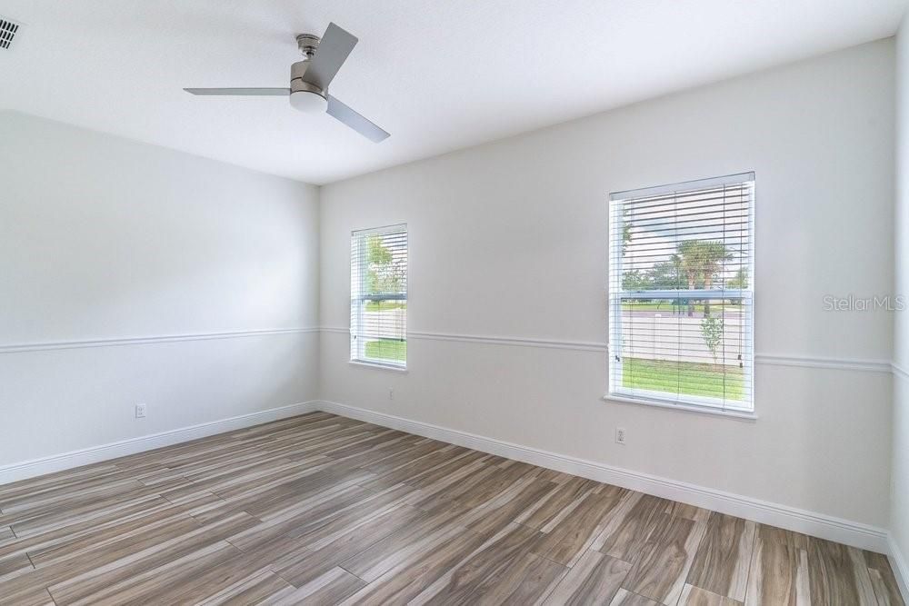 For Sale: $322,900 (4 beds, 2 baths, 1990 Square Feet)