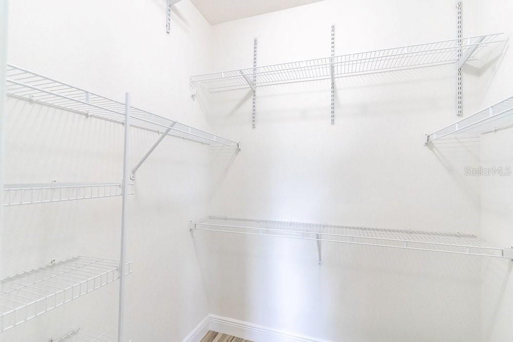 For Sale: $322,900 (4 beds, 2 baths, 1990 Square Feet)