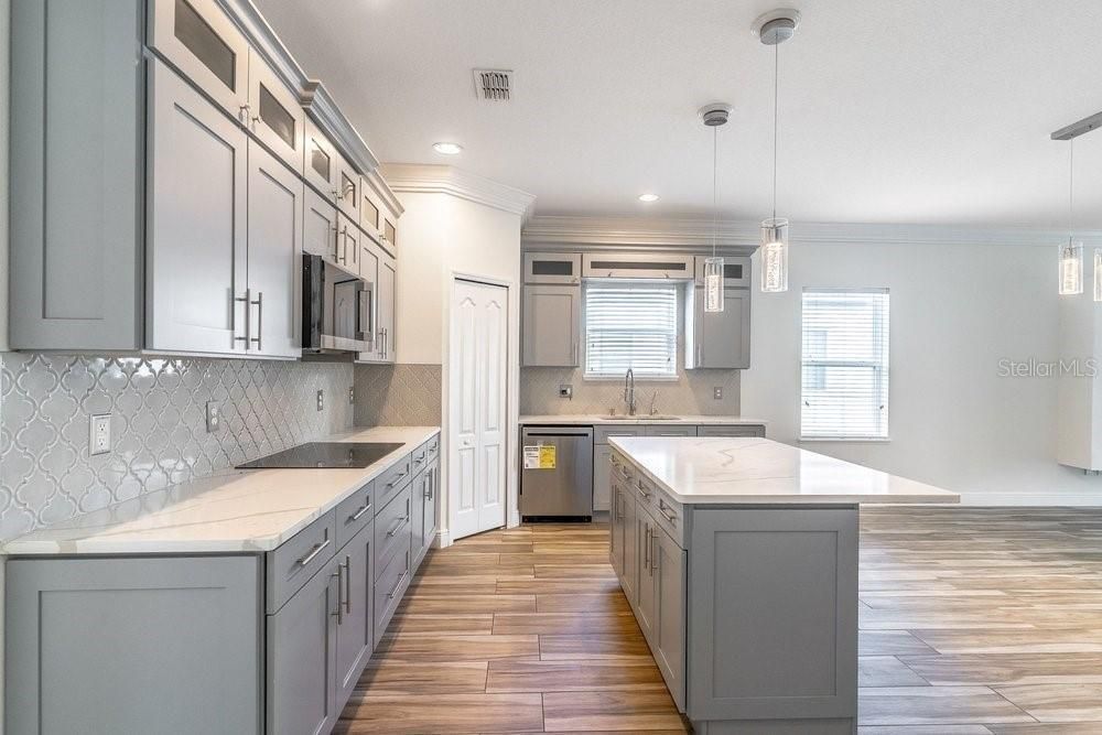 For Sale: $322,900 (4 beds, 2 baths, 1990 Square Feet)