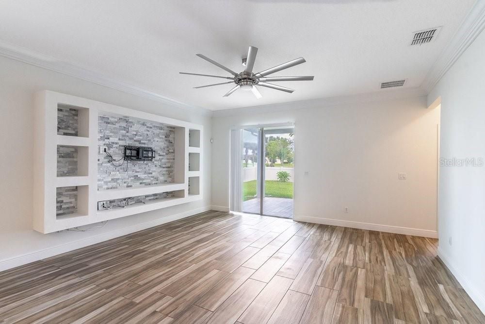 For Sale: $322,900 (4 beds, 2 baths, 1990 Square Feet)
