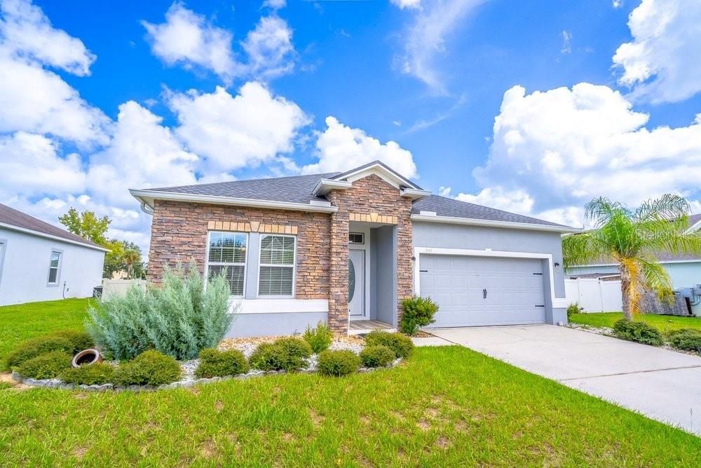 For Sale: $322,900 (4 beds, 2 baths, 1990 Square Feet)