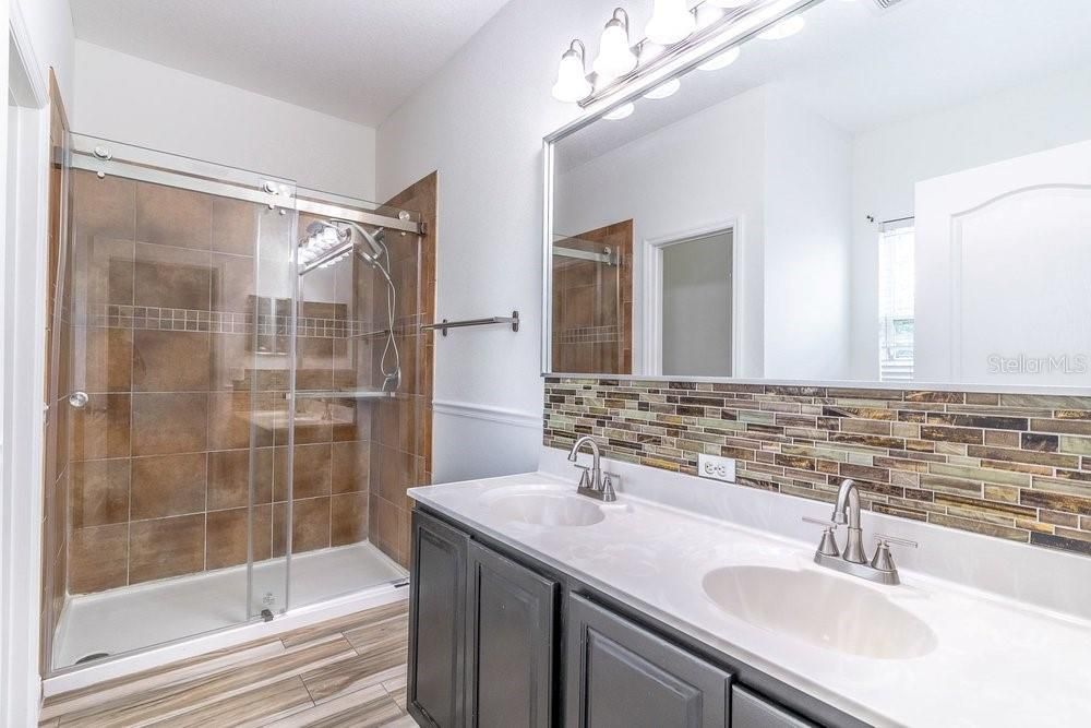 For Sale: $322,900 (4 beds, 2 baths, 1990 Square Feet)