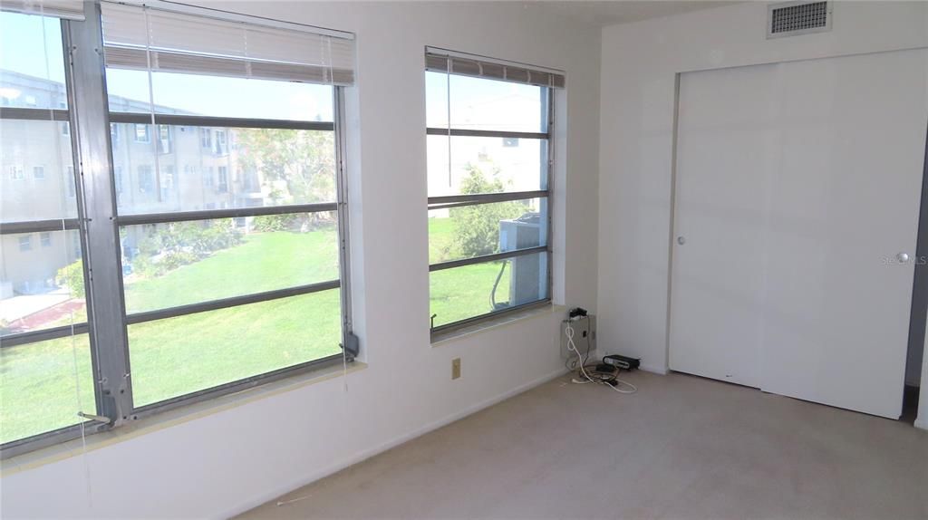 For Sale: $95,000 (1 beds, 1 baths, 825 Square Feet)