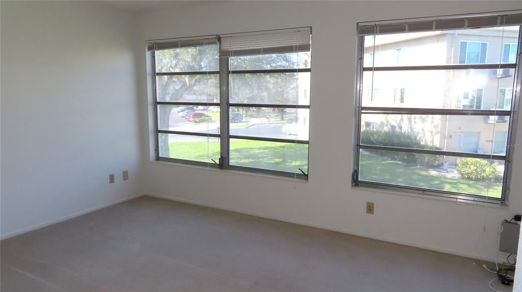 For Sale: $95,000 (1 beds, 1 baths, 825 Square Feet)