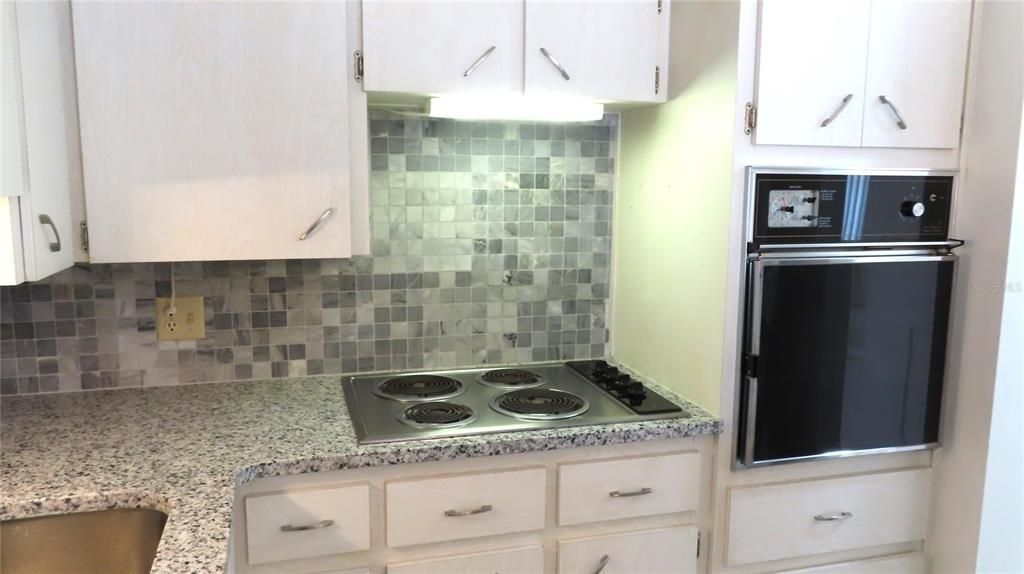 For Sale: $95,000 (1 beds, 1 baths, 825 Square Feet)