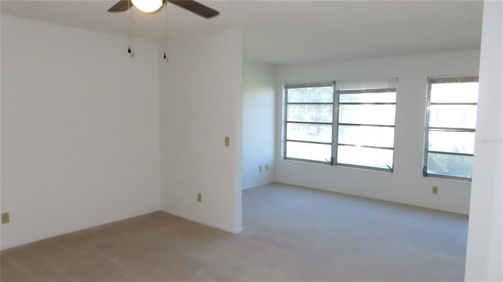 For Sale: $95,000 (1 beds, 1 baths, 825 Square Feet)