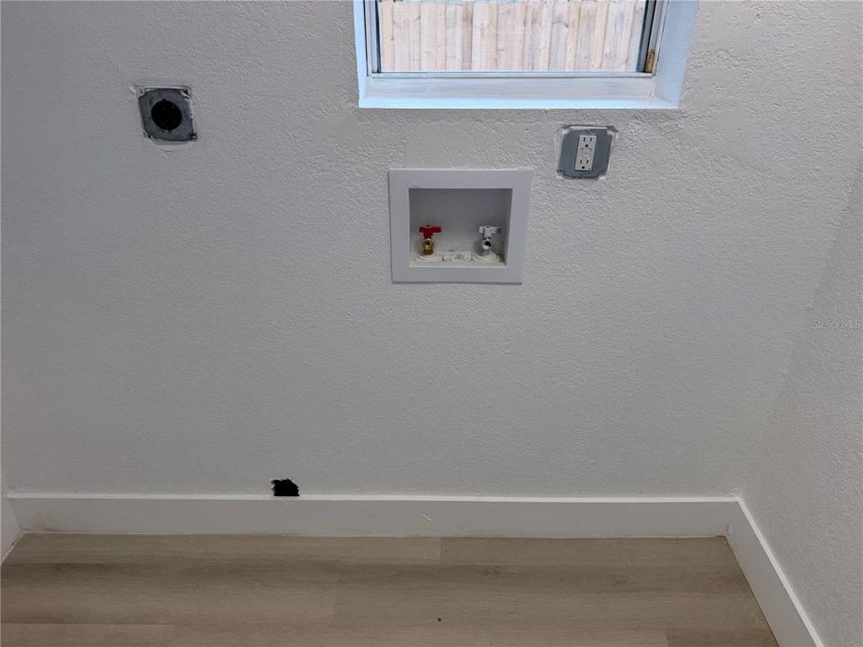 En Venta: $314,900 (4 camas, 2 baños, 1571 Pies cuadrados)