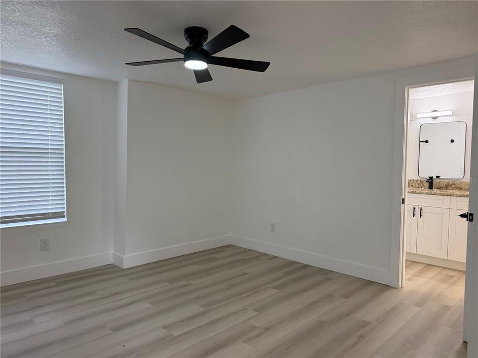 En Venta: $314,900 (4 camas, 2 baños, 1571 Pies cuadrados)