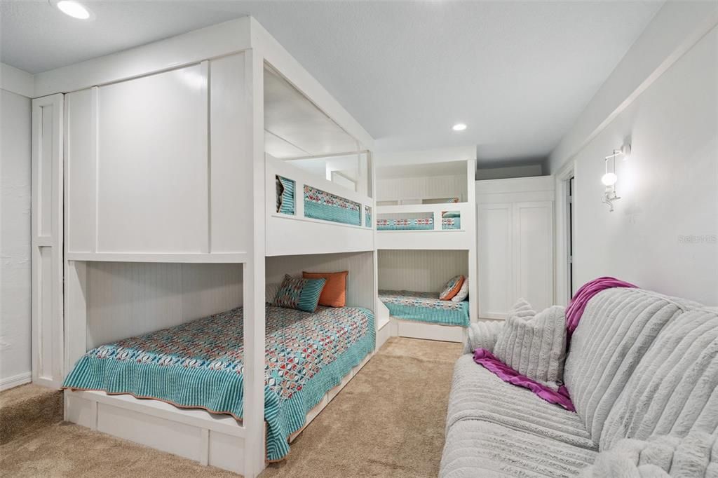 For Sale: $950,000 (4 beds, 3 baths, 4019 Square Feet)