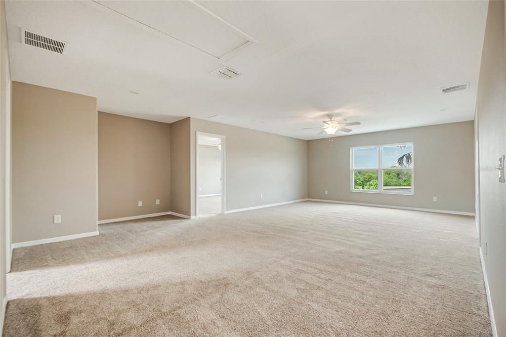For Sale: $561,900 (5 beds, 3 baths, 3592 Square Feet)