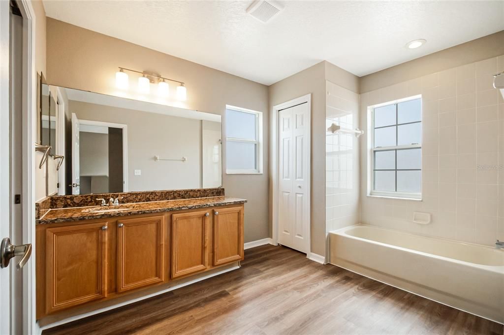 For Sale: $561,900 (5 beds, 3 baths, 3592 Square Feet)