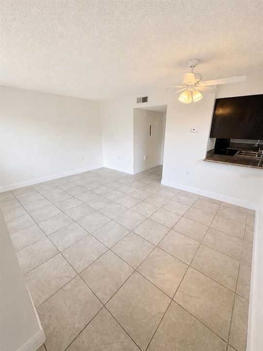 For Rent: $1,099 (1 beds, 1 baths, 629 Square Feet)