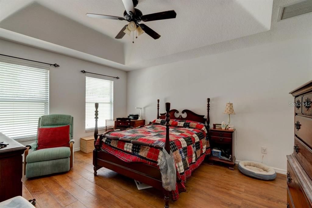 En Venta: $319,000 (3 camas, 2 baños, 1914 Pies cuadrados)
