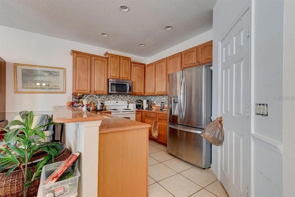En Venta: $319,000 (3 camas, 2 baños, 1914 Pies cuadrados)