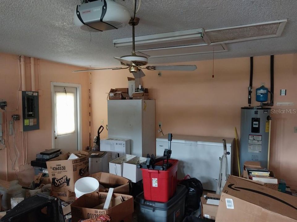 For Sale: $249,900 (3 beds, 2 baths, 1525 Square Feet)