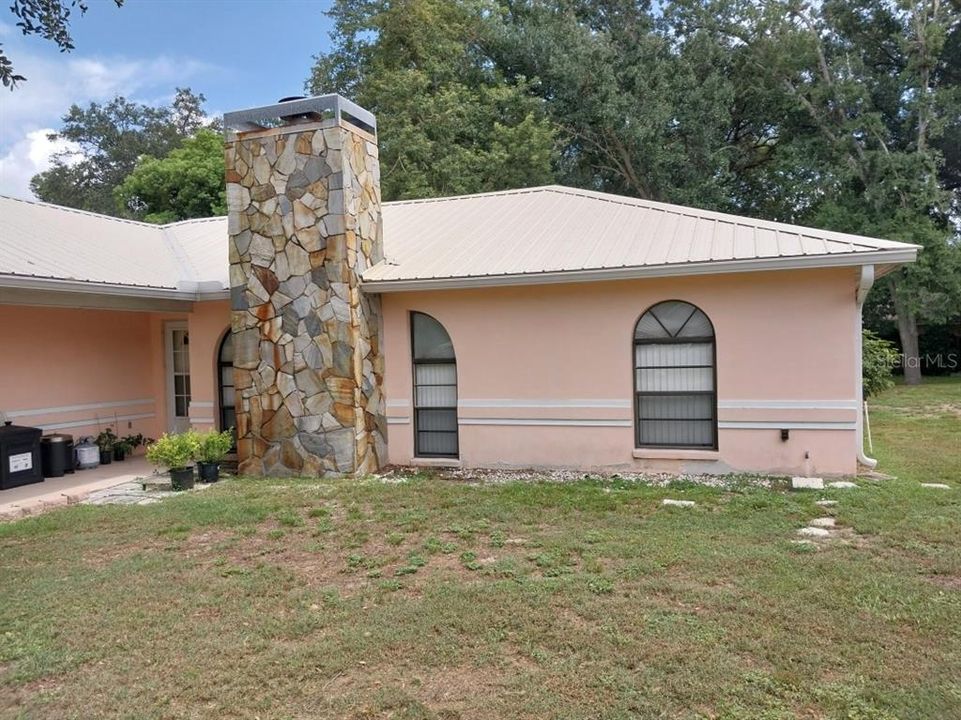For Sale: $249,900 (3 beds, 2 baths, 1525 Square Feet)