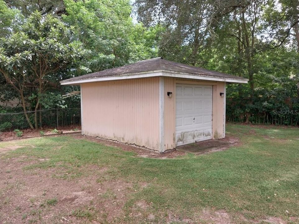 For Sale: $249,900 (3 beds, 2 baths, 1525 Square Feet)